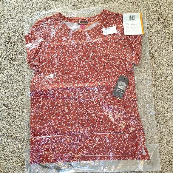 Vince Camuto Leafy Calico Linen Blend Pocket Tee - Picture 3 of 6